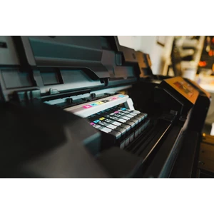 5 Jenis Bisnis Kreatif di Surabaya yang Makin Cuan Berkat Digital Printing